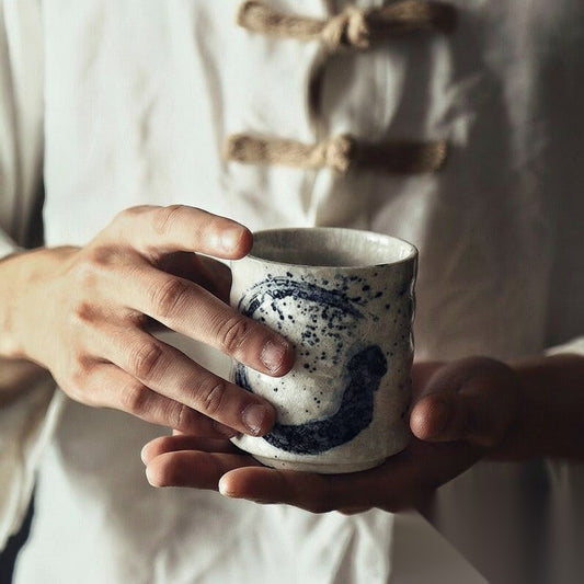 Tasse japonaise en céramique dessinée main « Cobaltique »